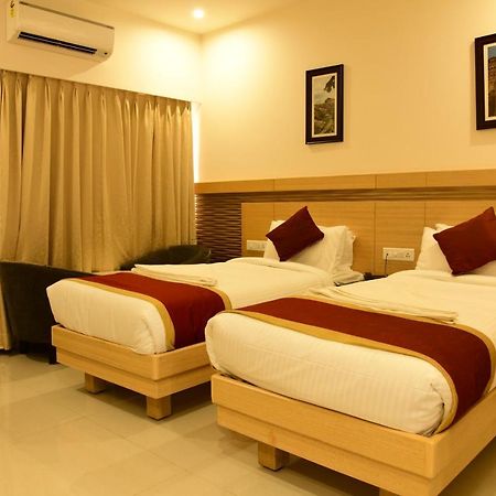 Hotel U.T.Elite Bangalore Exterior foto